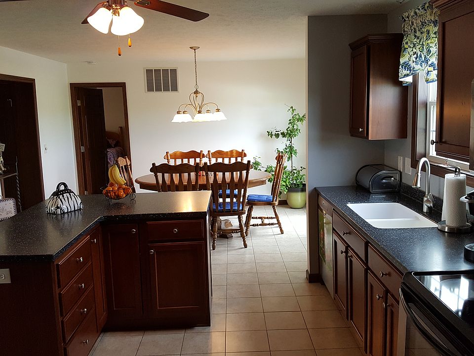 Kitchen & Dining Area
