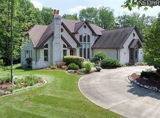 8793 Pointe Dr, Broadview Heights, OH 44147