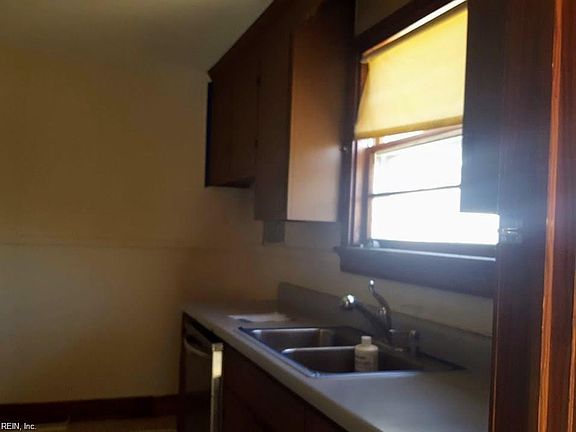 5th image of 3607 Thompson St