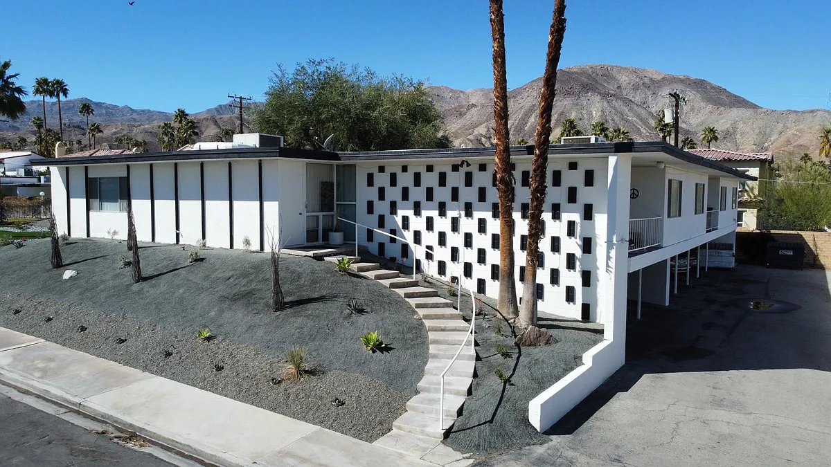 Building Photo - 45875 Ocotillo Dr