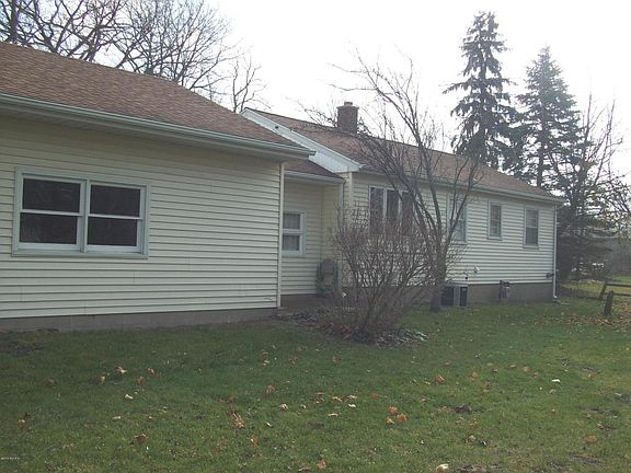 2nd image of 9644 Pine St