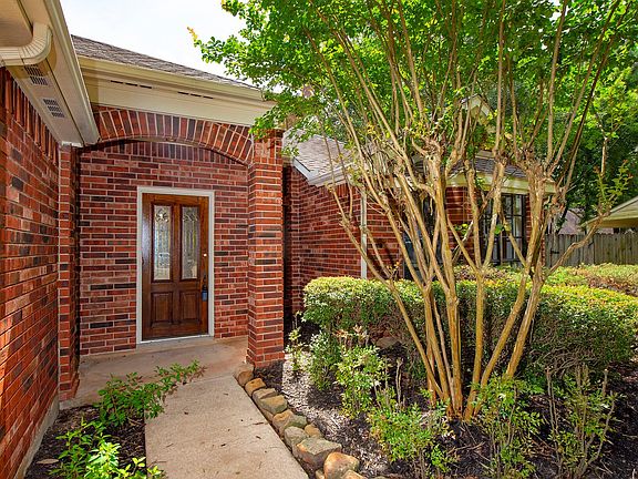 5th image of 34 Green Slope Pl