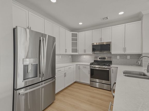 4th image of 320 Middlesex Ave #A203