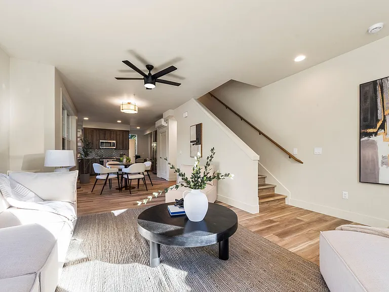 PUSC03 - Quarry Commons — Photo 22