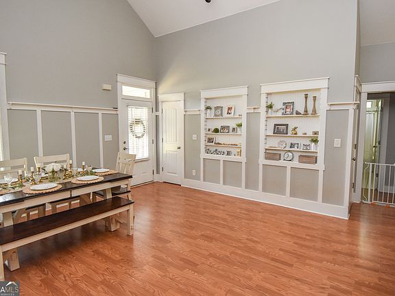 5th image of 136 Craftsman Way