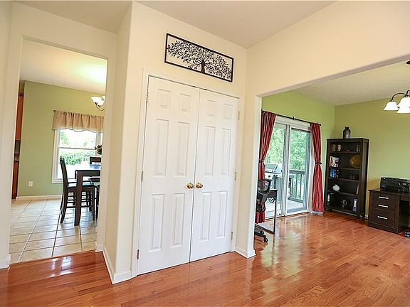 3rd image of 7607 Shoreline Blvd