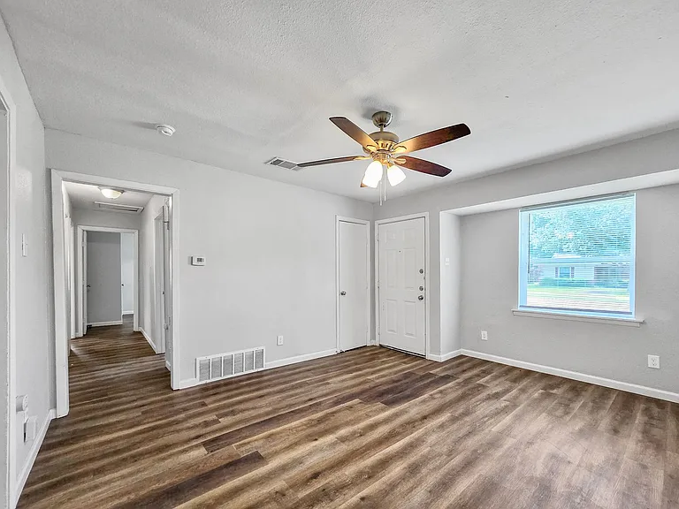 2035 San Francisco Dr — Photo 6