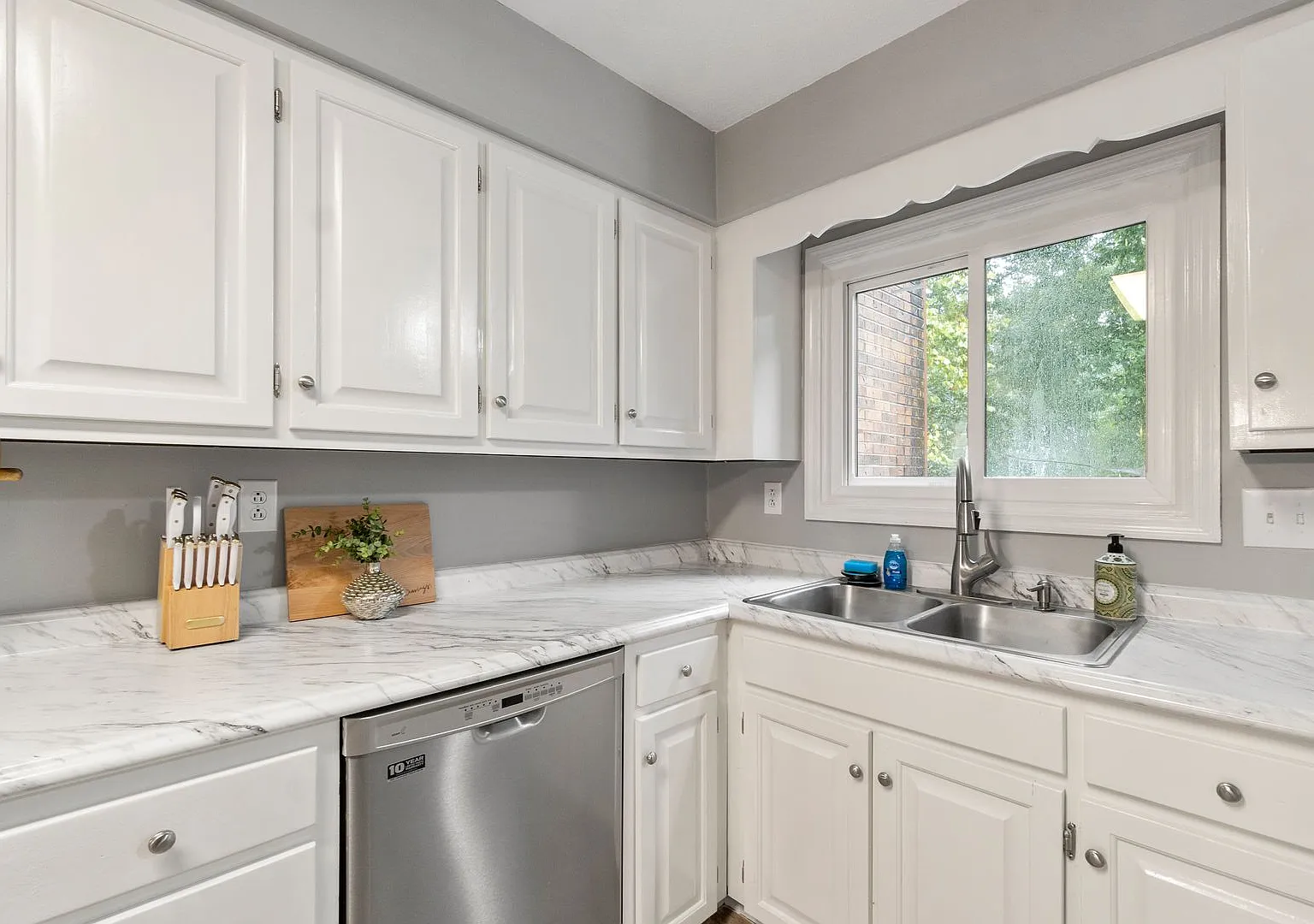 1207 Timbers Lane — Photo 3