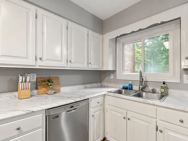 1207 Timbers Ln — Photo 3