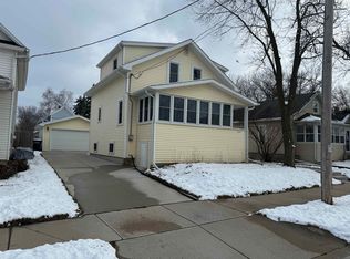 1026 Dove St, Oshkosh, WI 54902