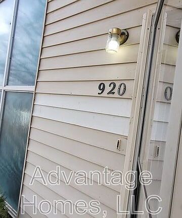2nd image of 920 N 71st St