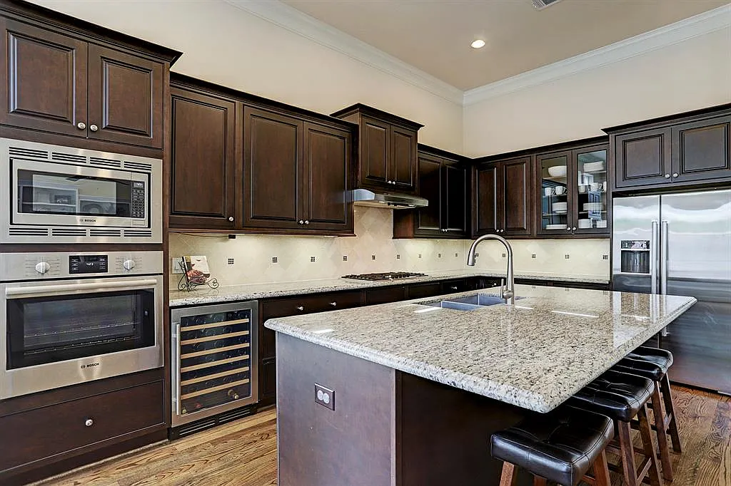 Building Photo - 1802 Wrenwood Lakes