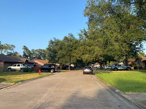 4th image of 13918 Bretagne Dr