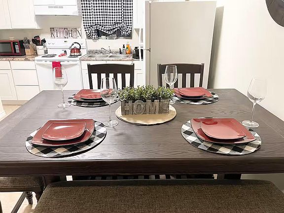 4th image of 391 Riverside Dr Unit 9