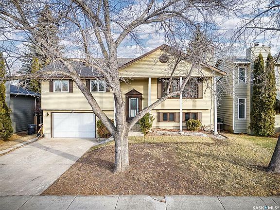 3rd image of 330 Sylvian Cres