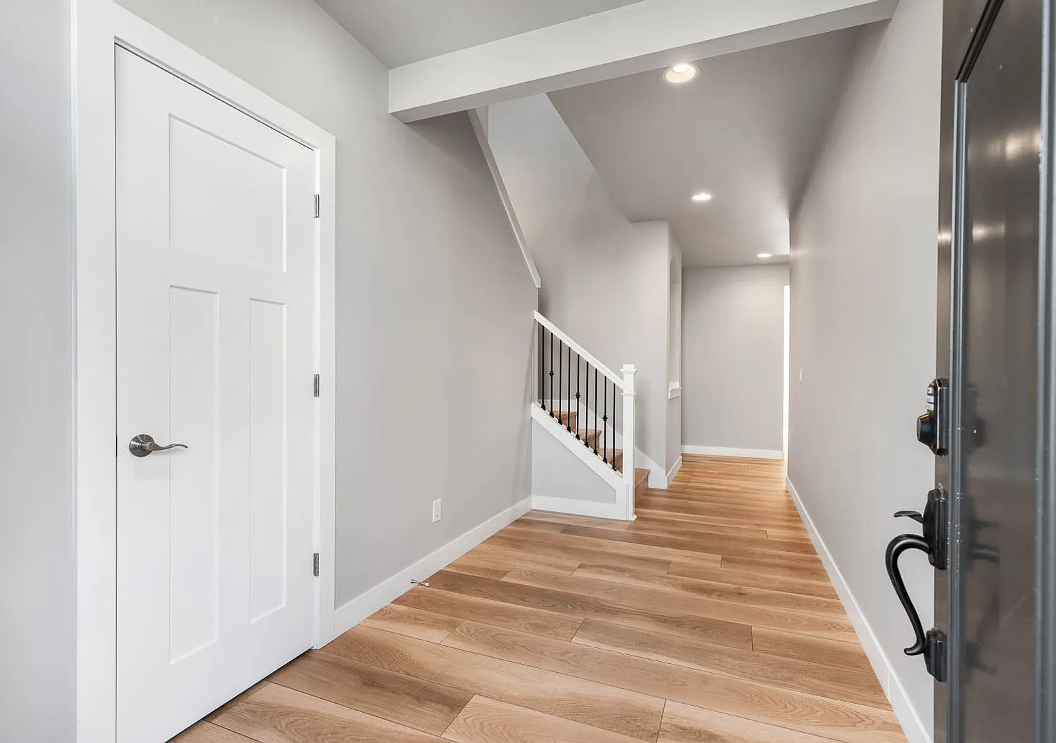 Beautiful Northbrook Home with High-End Finishes, Spacious Layout & Community Amenities — Photo 3