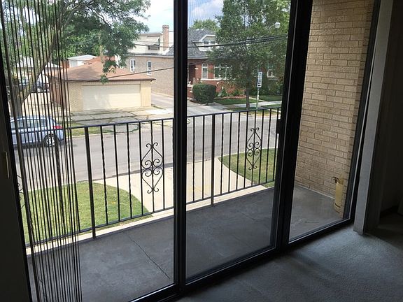 4th image of 3821 N Narragansett Ave APT 2E