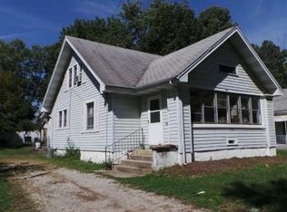 944 2nd St, Charleston, IL 61920