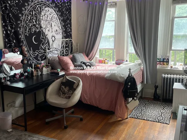 211 Park Dr, Boston, MA 02215