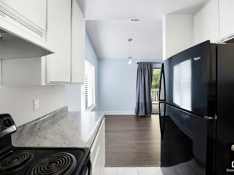 1504 Chelsea — Photo 9