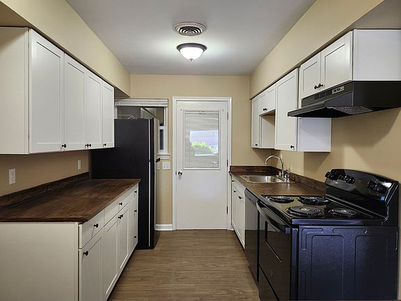 2nd image of 827 Darryl Ln