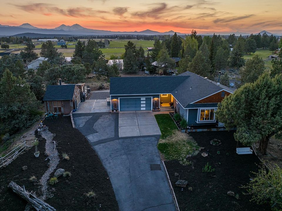 1st image of 64911 Glacier View Dr