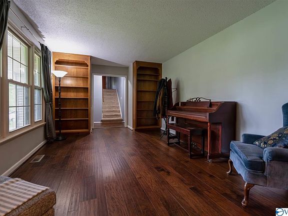 4th image of 11120 Hillwood Dr SE
