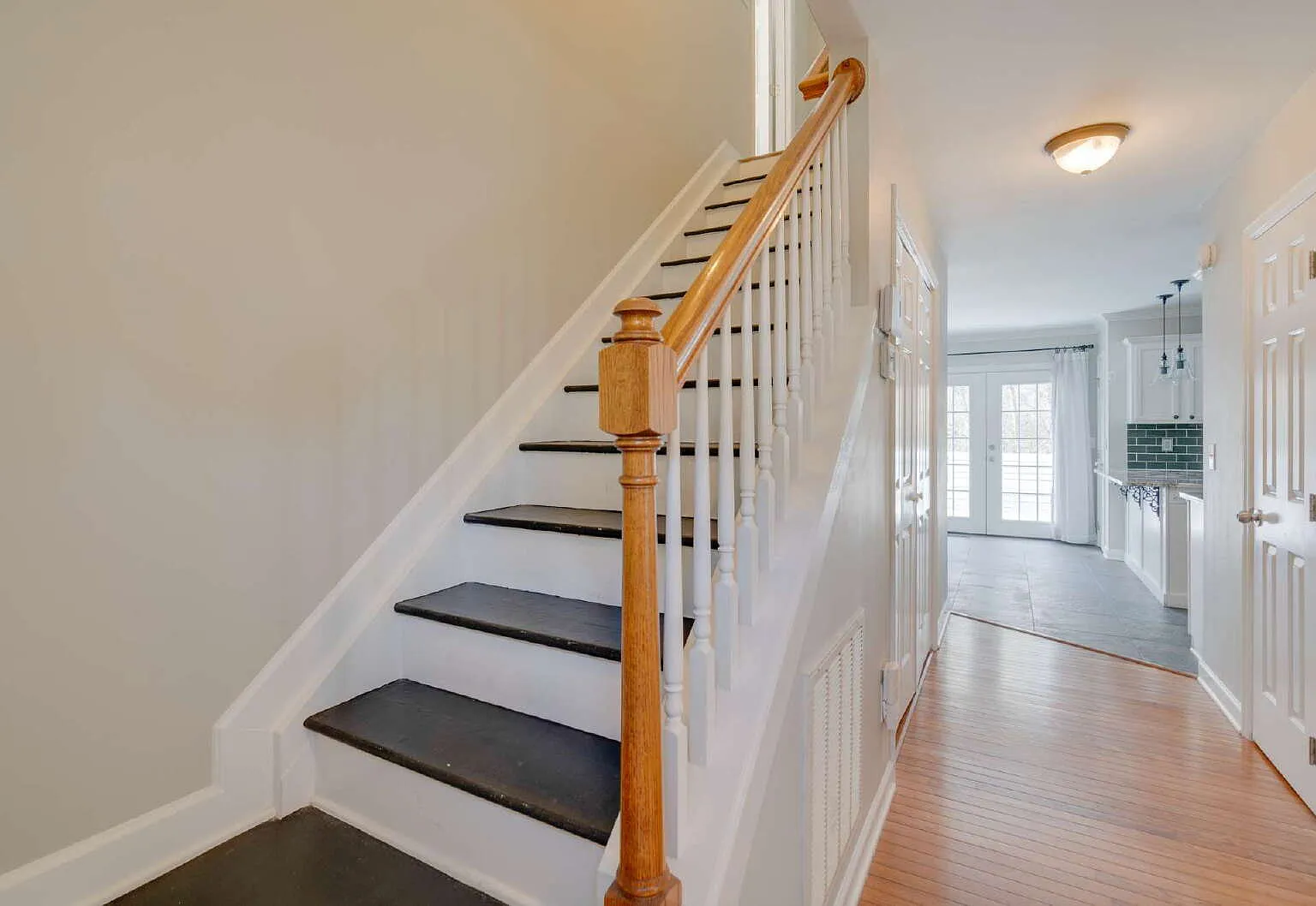 4 bed, 2.5 bath, 1933 sqft, $2,450 — Photo 2