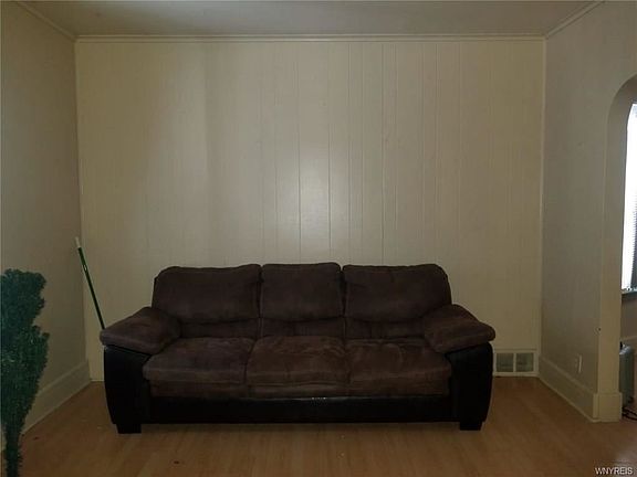 4th image of 233 Laird Ave