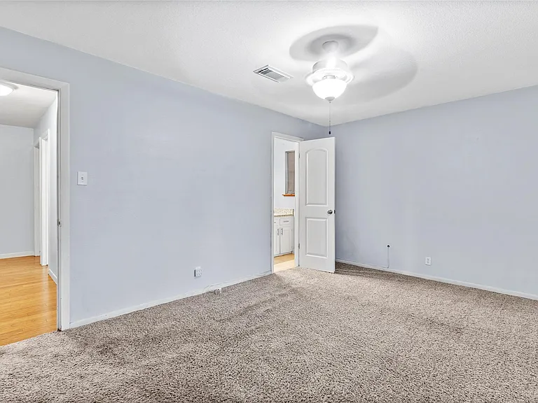 416 E Myrtle St — Photo 15