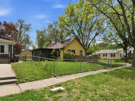 3rd image of 2401 Maple St