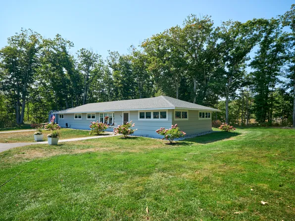 569 Commercial Street, Rockport, ME 04856