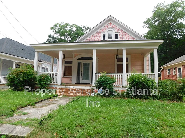 675 Grady Pl SW — Photo 1