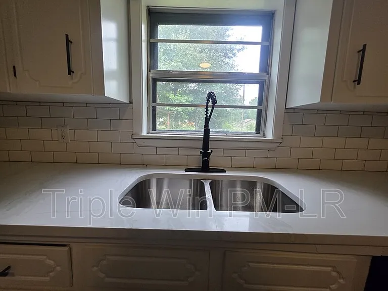 104 E Georgia St — Photo 15