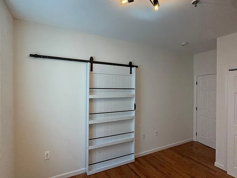 189 Terrace Ave #1 — Photo 8