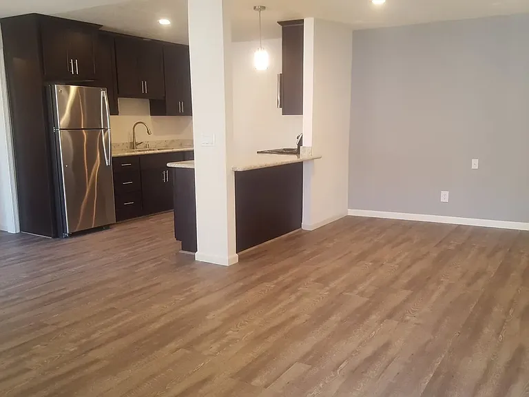 CENTRAL PARK APARTMENTS — Photo 9