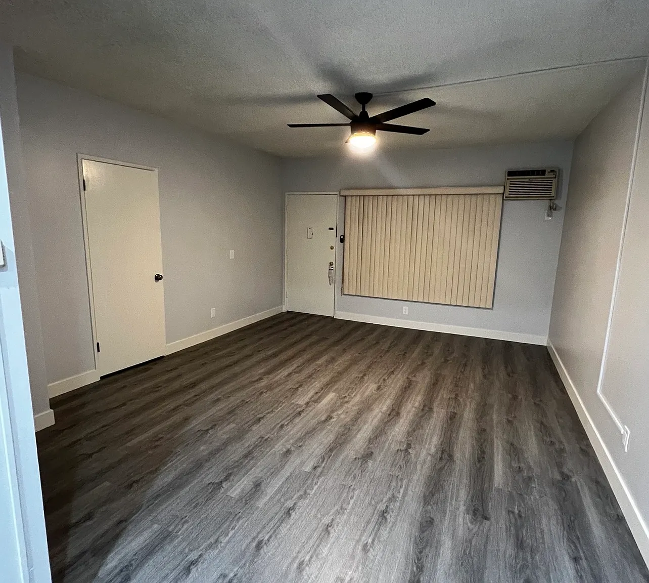 1124 N Columbus Ave — Photo 3