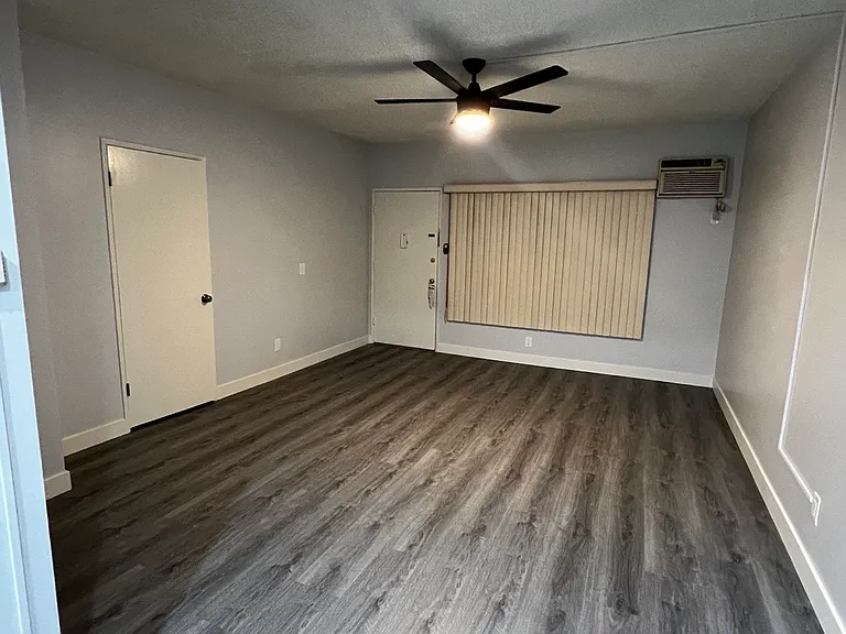 1124 N Columbus Ave #6 — Photo 3