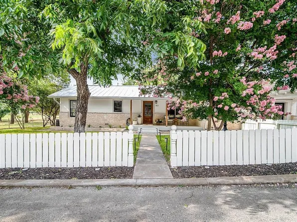 103 Smith Rd, Fredericksburg, TX 78624