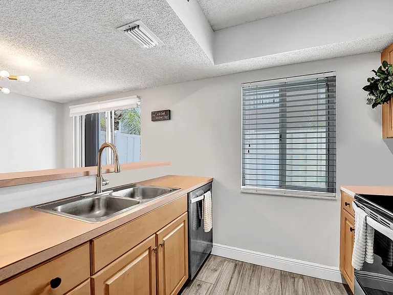 173 Riviera Cir — Photo 12