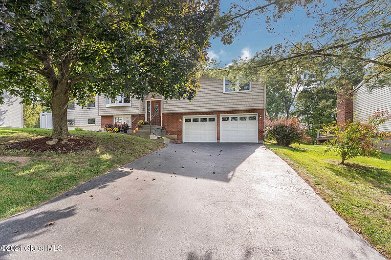 2nd image of 10 Cayuga Court