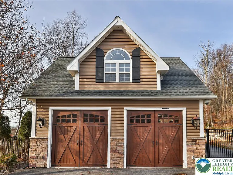 284 Walker Rd — Photo 8