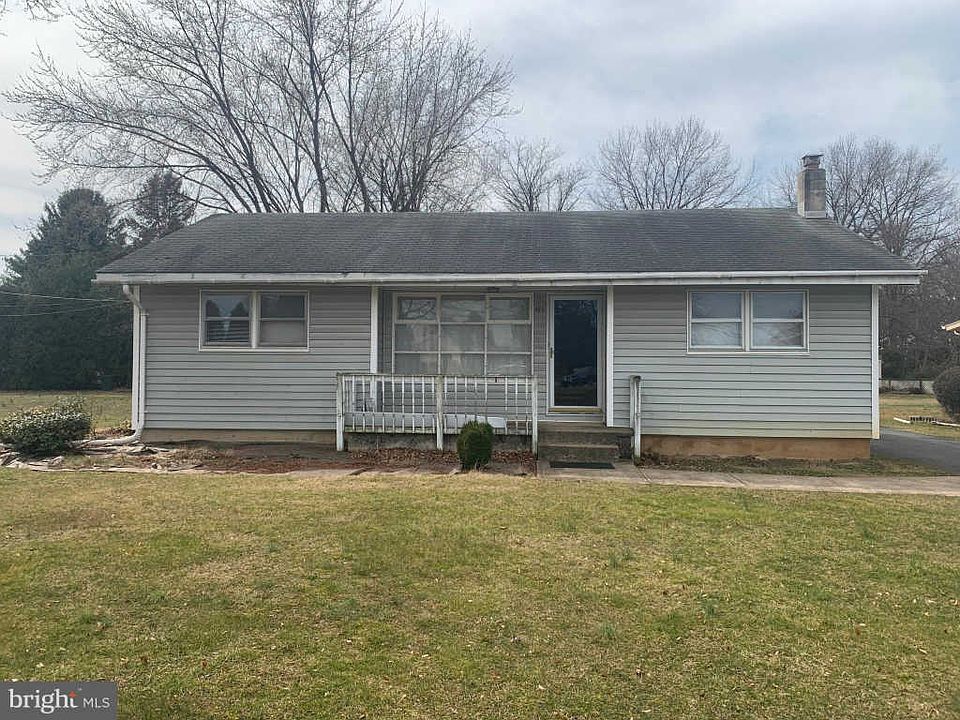1st image of 451 Berkshire Ln