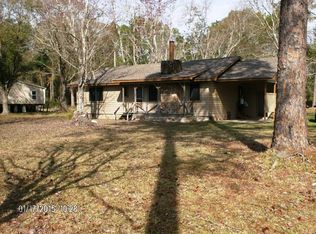 221 Sealy Dr, Wewahitchka, FL 32465