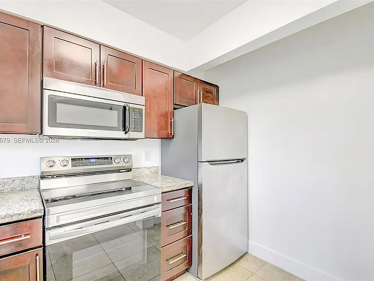 407 SE 9th Ct #3 — Photo 8