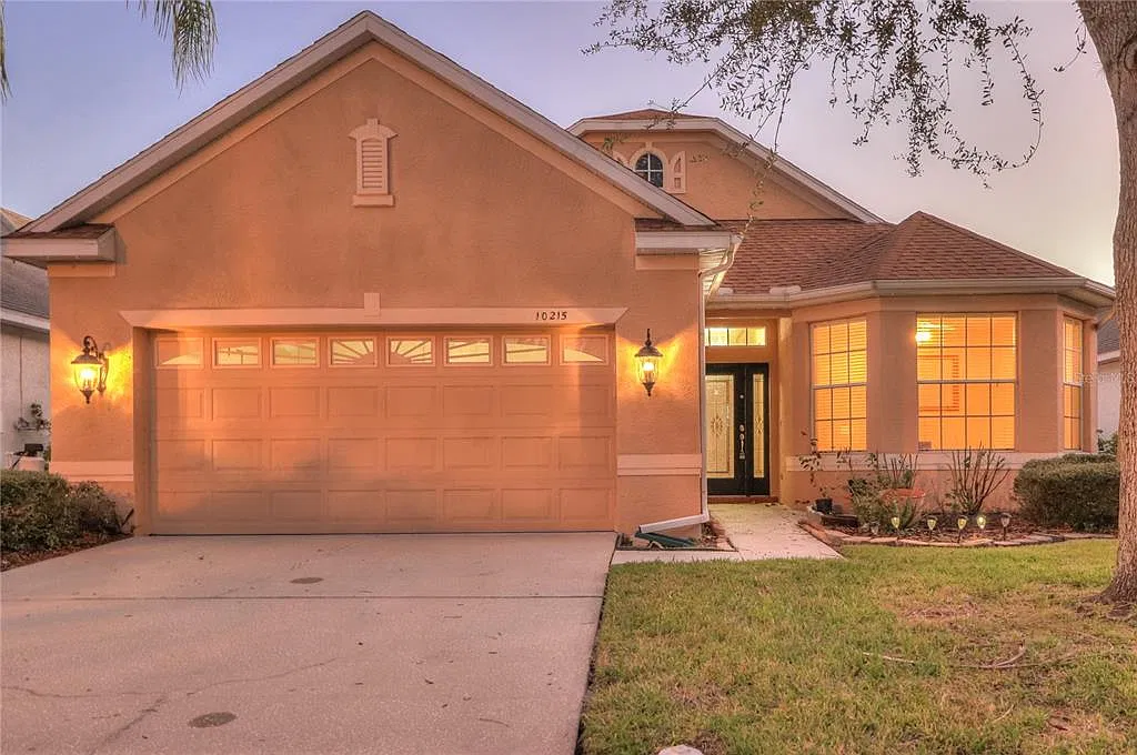4 bed, 2.0 bath, 2080 sqft, $2,725 — Photo 2