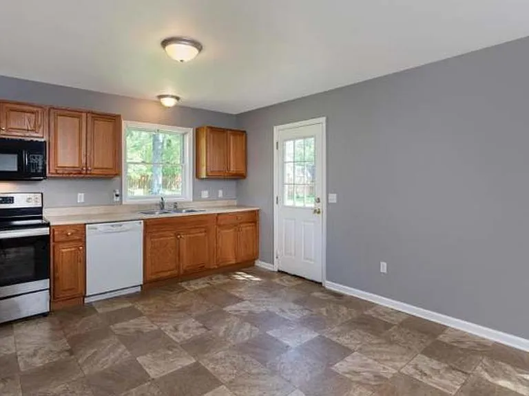 1711 Evergreen Rd — Photo 4