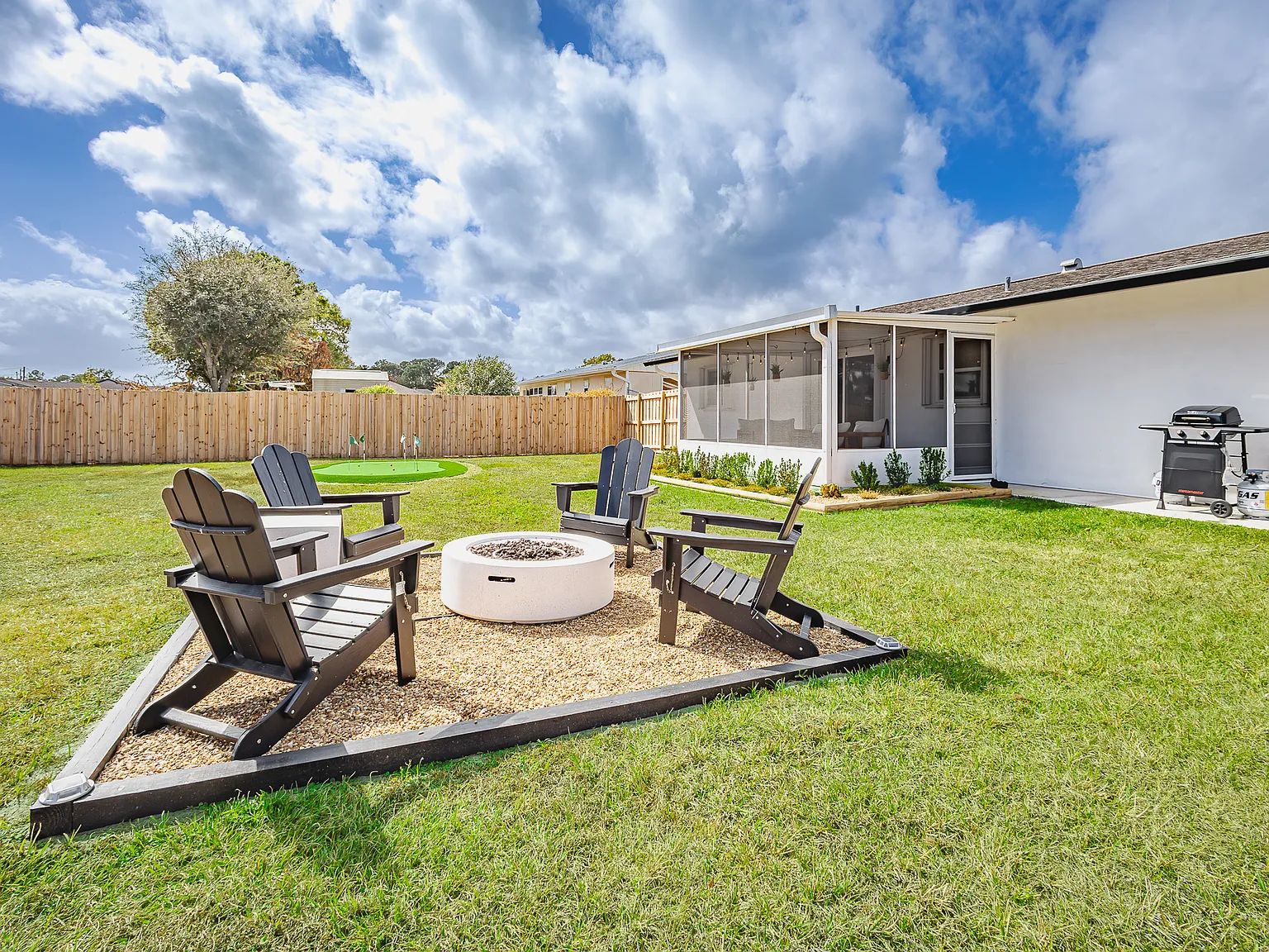 2 bed, 884 sqft, $2,800 — Photo 2