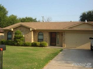 1725 Prince Dr, Benbrook, TX 76126