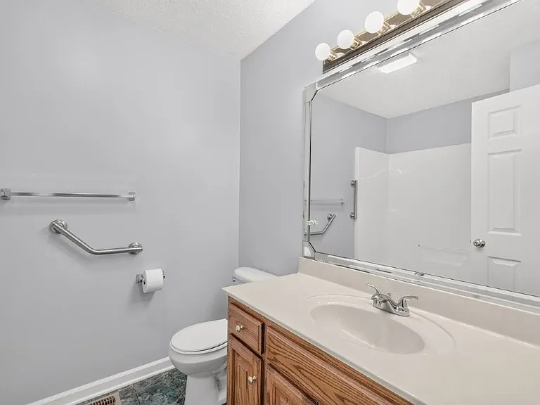108 Roberts Dr — Photo 19